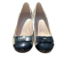 COLE HANN.  Black and Tan High-Heeled Pumps